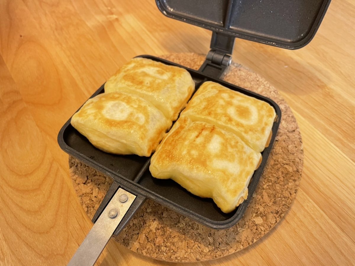 焼き上がったチョコデニッシュ