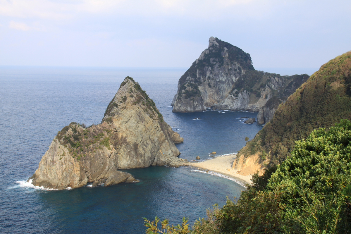 右奥が烏帽子山。