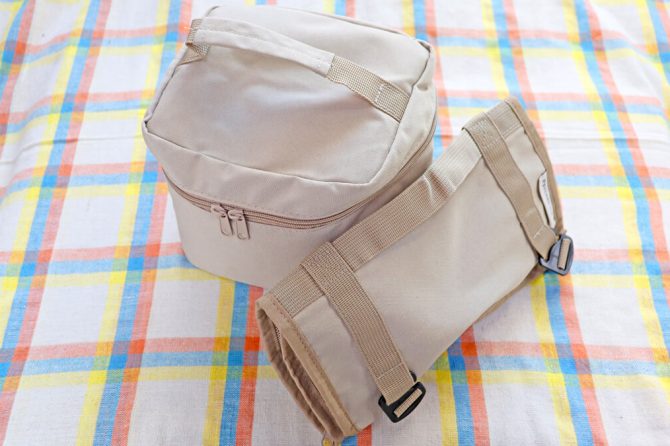 スリーコインズの調味料収納バッグとロール収納ケース