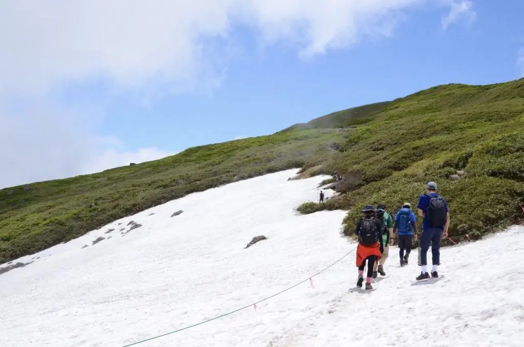 登山をする人たち