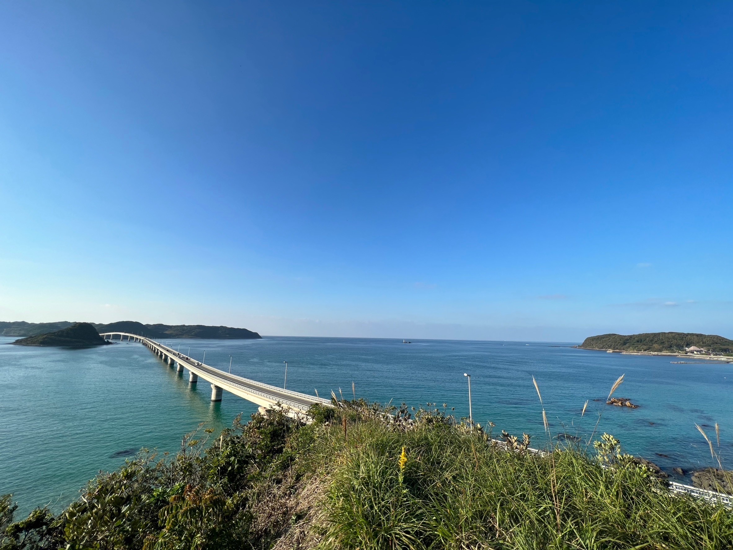 青空の角島大橋