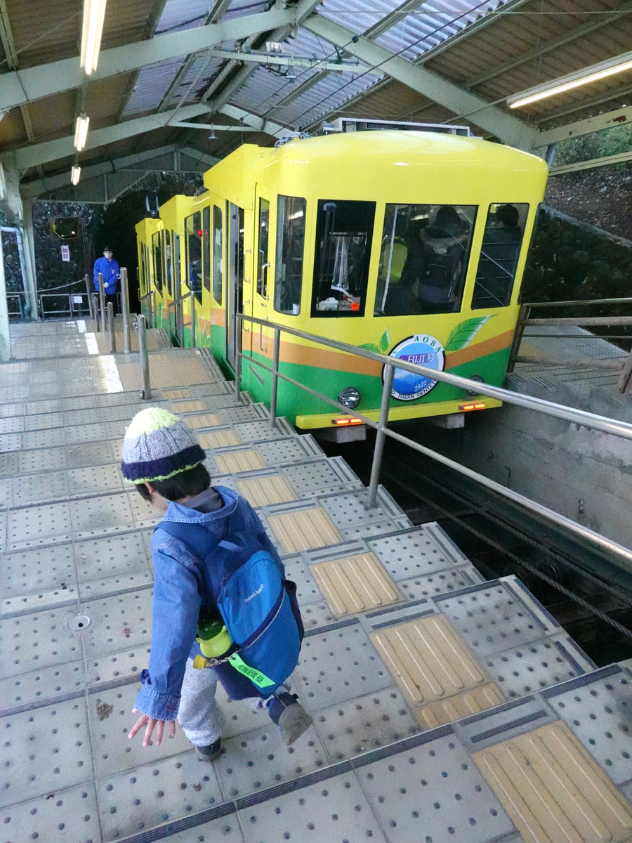 ケーブルカー山頂駅