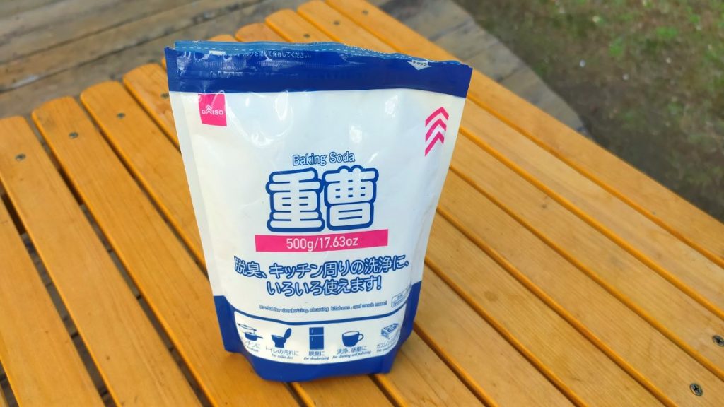 机の上に重曹がのっている。
