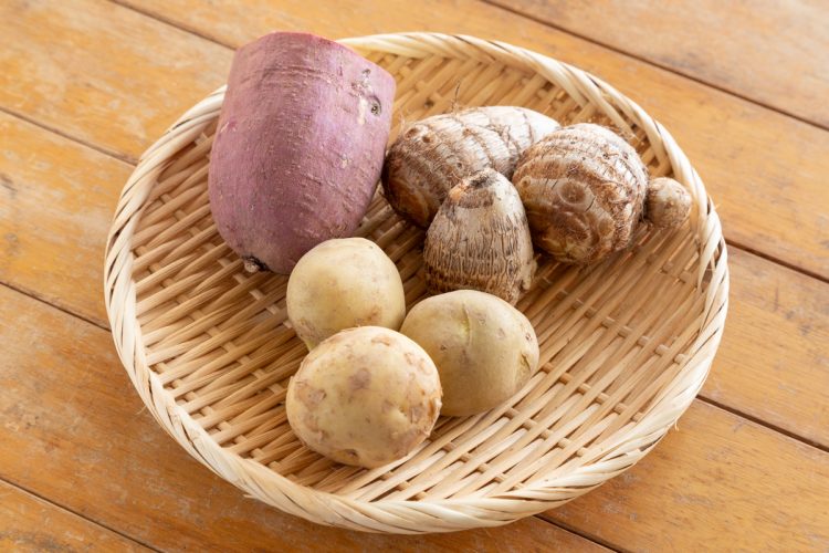 おもてなしの一皿に!里芋、じゃがいも、さつまいもで作る「3種の皮ごとフライドポテト」 | 料理・レシピ 【BE-PAL】キャンプ、アウトドア ...