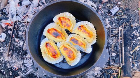 アウトドアで食べたい！焚き火とダッチオーブンで作るスイートポテトのレシピ