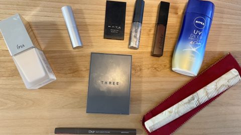 山ガールは何を持っていく？泊まりの登山の際のメイク道具とは