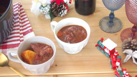 薬膳料理家がおすすめする冬のキャンプ飯！羊肉のスパイス赤ワイン煮込みのレシピ