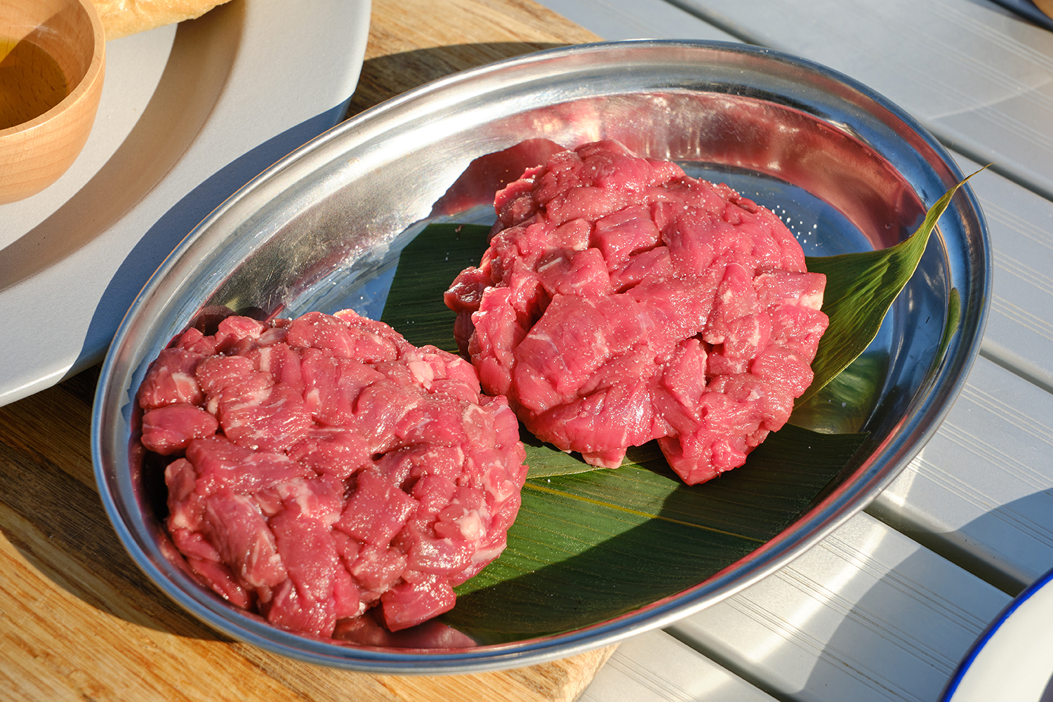 ステーキ肉でつくる牛肉100％ハンバーガー