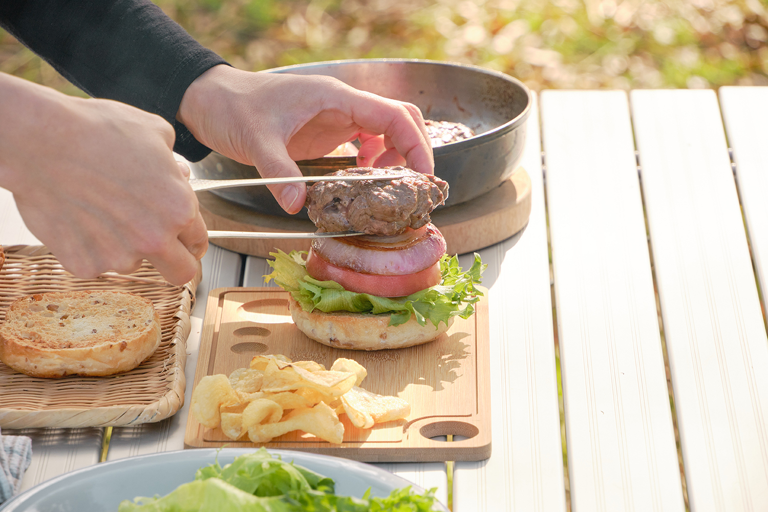 ステーキ肉でつくる牛肉100％ハンバーガー