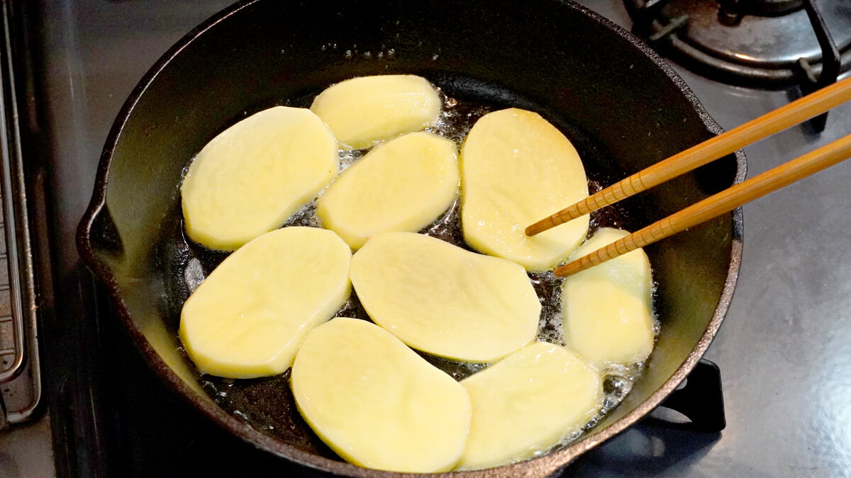 缶つま×スキレットで作る「鮭のちゃんちゃん焼き」