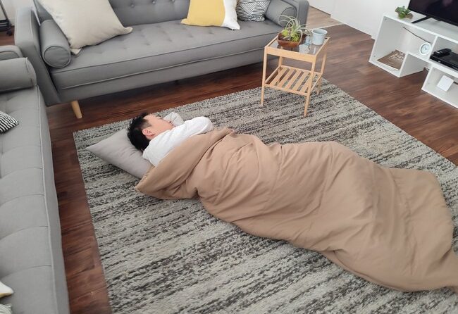 うたた寝に最高！リビング向け寝袋「ごろねぶくろん」で快眠確実