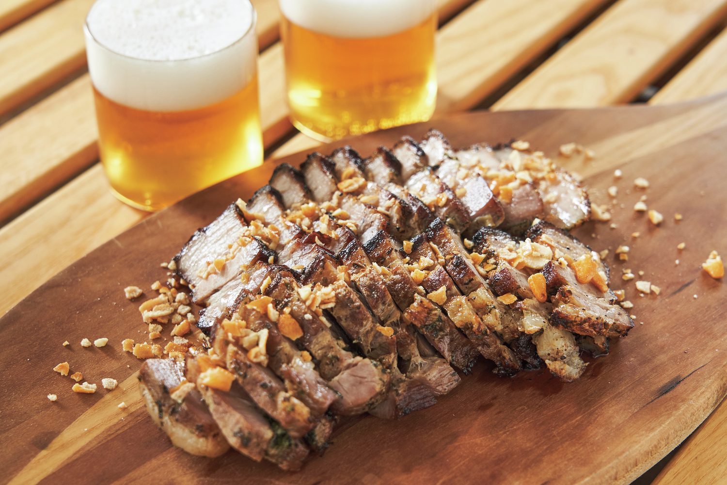 肉料理とビール