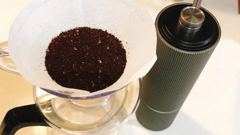 キャンプにおすすめのコーヒーミル8選！選び方のポイントも紹介