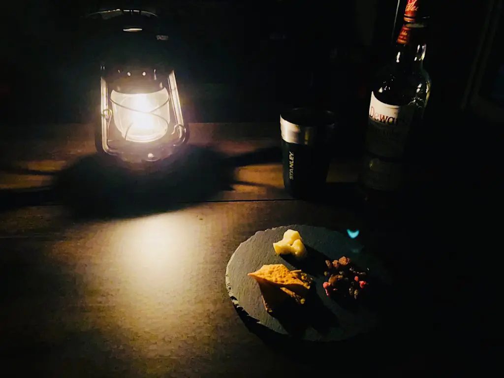 ランタンとお酒とつまみ