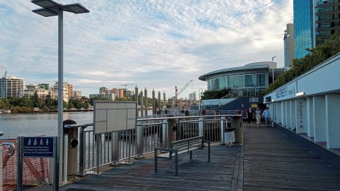 オーストラリアの川の街・ブリスベン「摩天楼ボードウォーク」と植物園を歩く