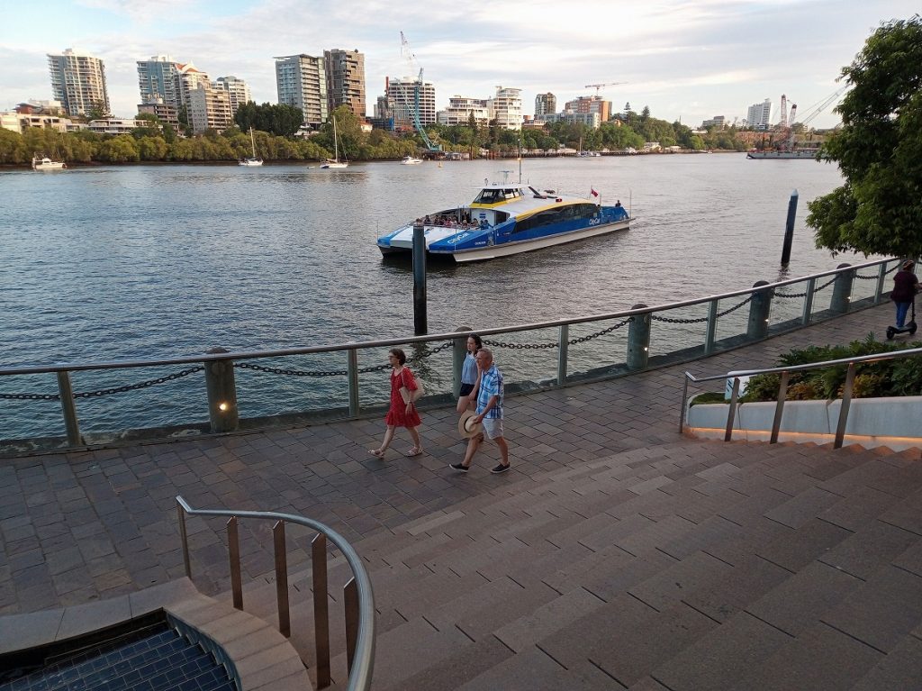 オーストラリアの川の街・ブリスベン「摩天楼ボードウォーク」と植物園を歩く