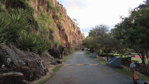 崖とアートが好奇心をくすぐる！オーストラリア・ブリスベンのリバーウォークめぐりの楽しみ方