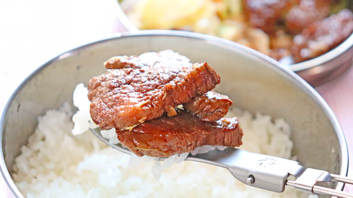 焼肉をライスにオン