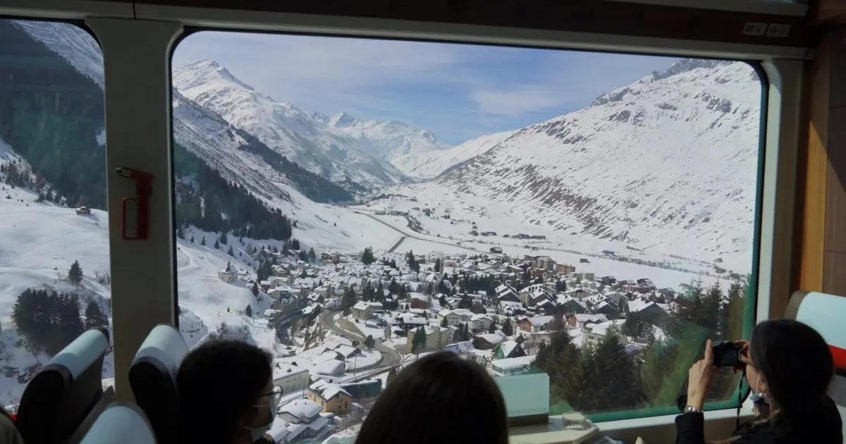 憧れの「氷河特急」に乗る冬のスイス旅！ツェルマットから