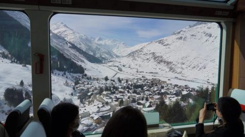 憧れの「氷河特急」に乗る冬のスイス旅！ツェルマットからサンモリッツへ