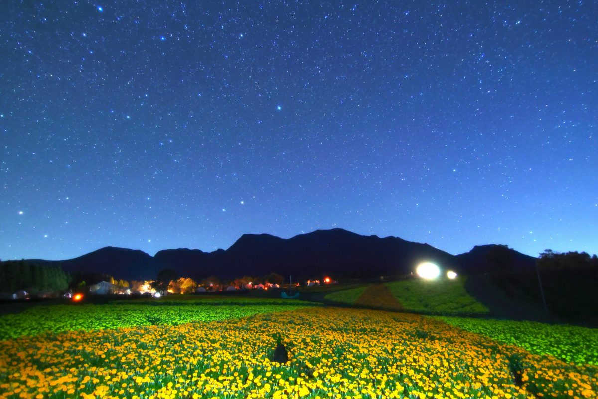 星空と温泉地