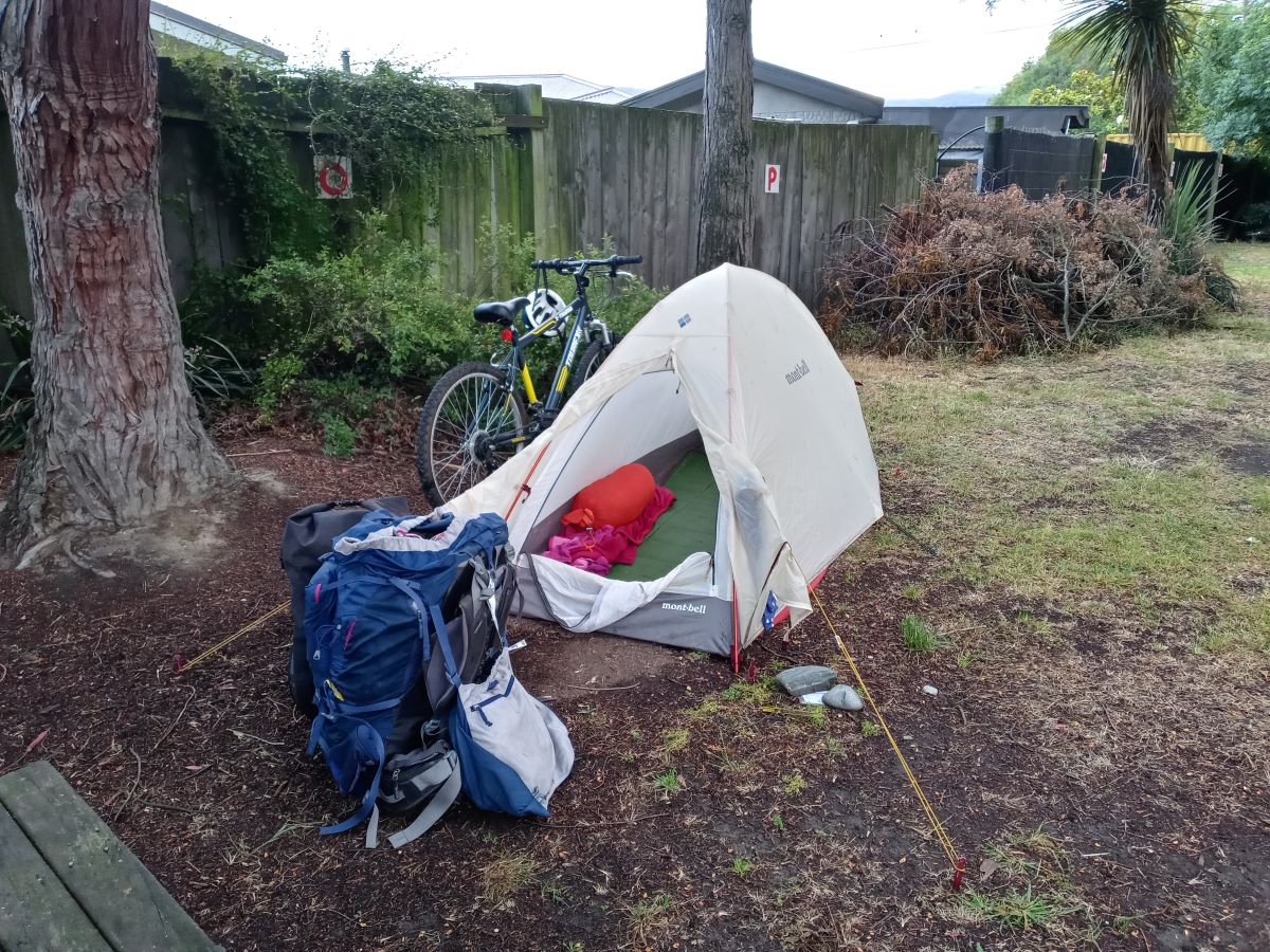 自分のテントと自転車