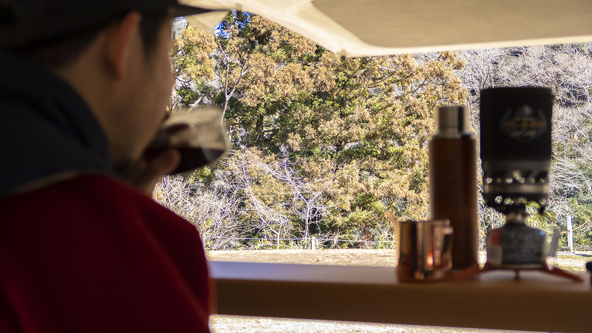 コーヒーを飲む