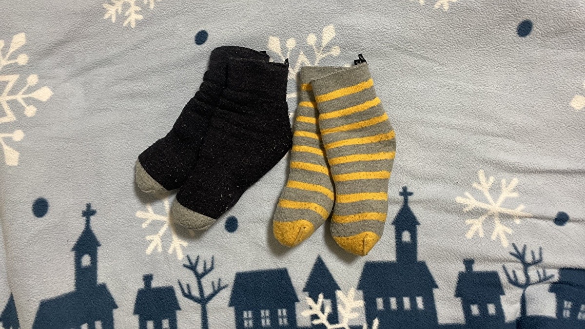 2つのTHE WARM SOCKSを並べている