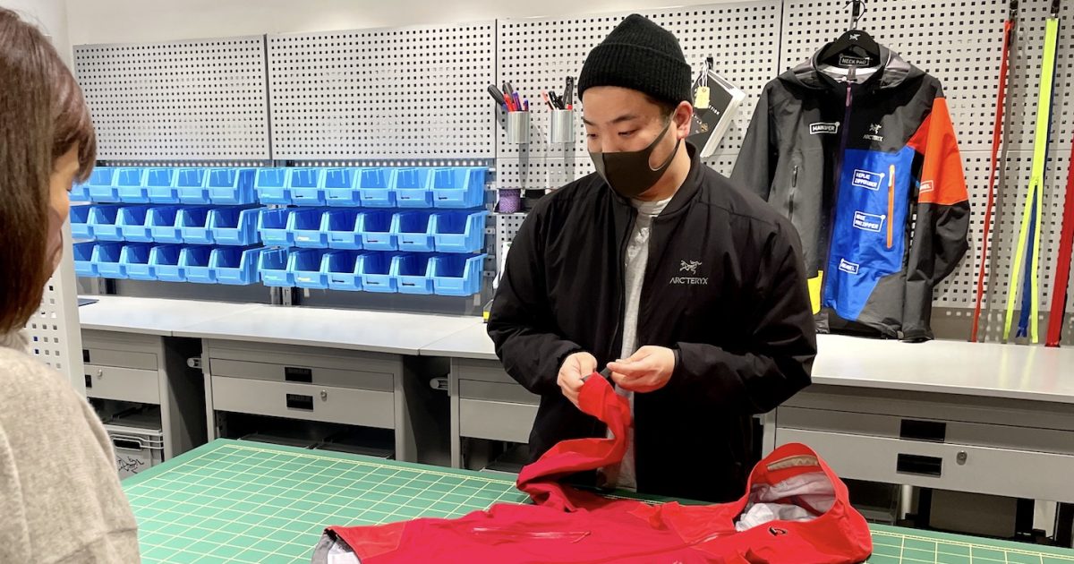 ARC'TERYX ブラック　一部修理あり ちょっとした修理で大きな違いを生む [Atom LT Orca] : r/arcteryx