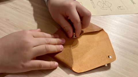 4歳児とチャレンジ！廃棄されるジビエ革を活用したLOGOSレザークラフトキットを作ってみた