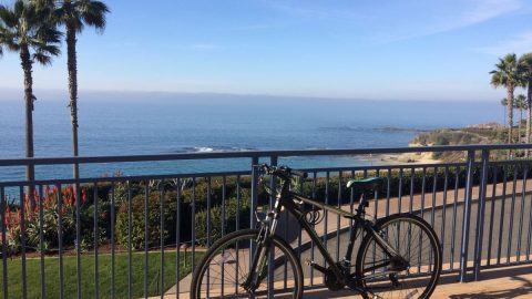 気分は最高！南カリフォルニアの海岸線を走る、自転車と鉄道の“少しだけしんどい”旅