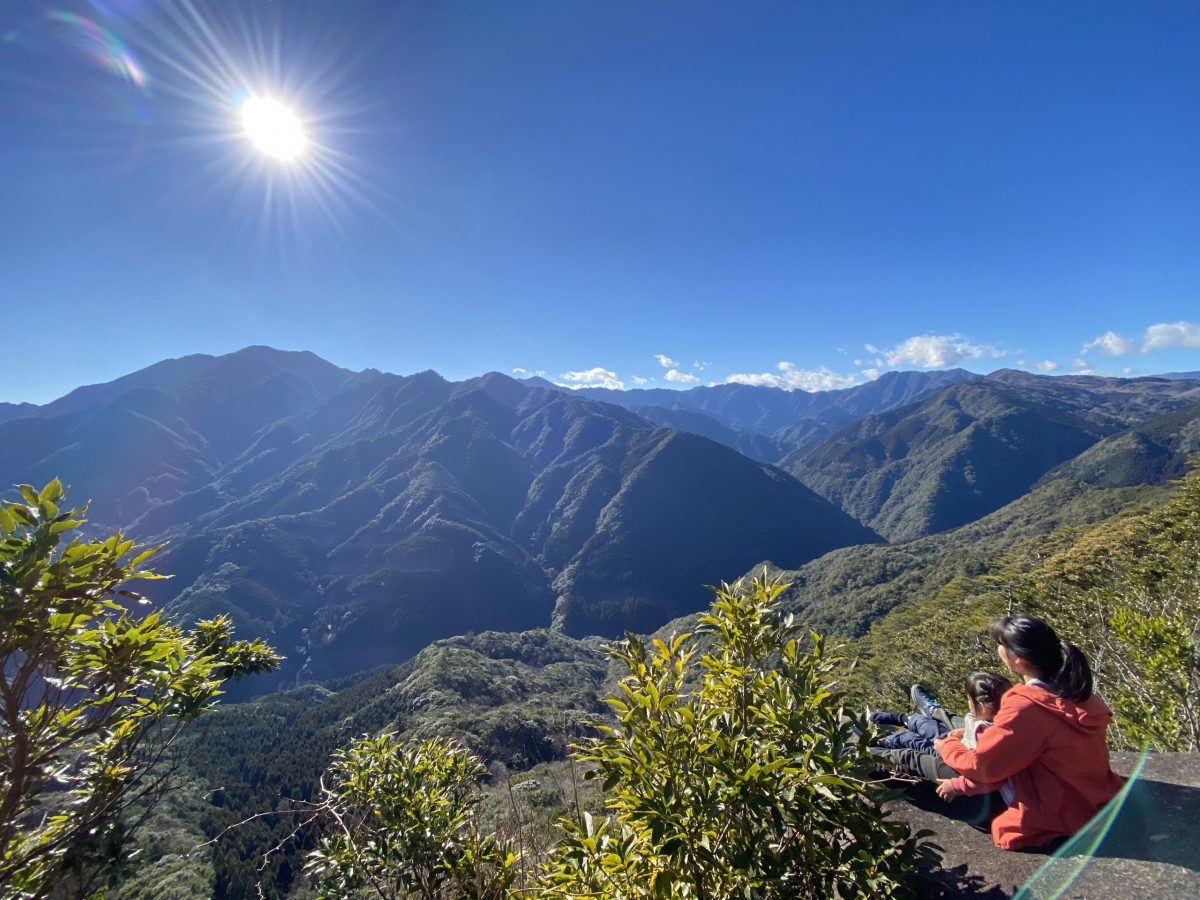 鷹鳥屋山からの眺め。