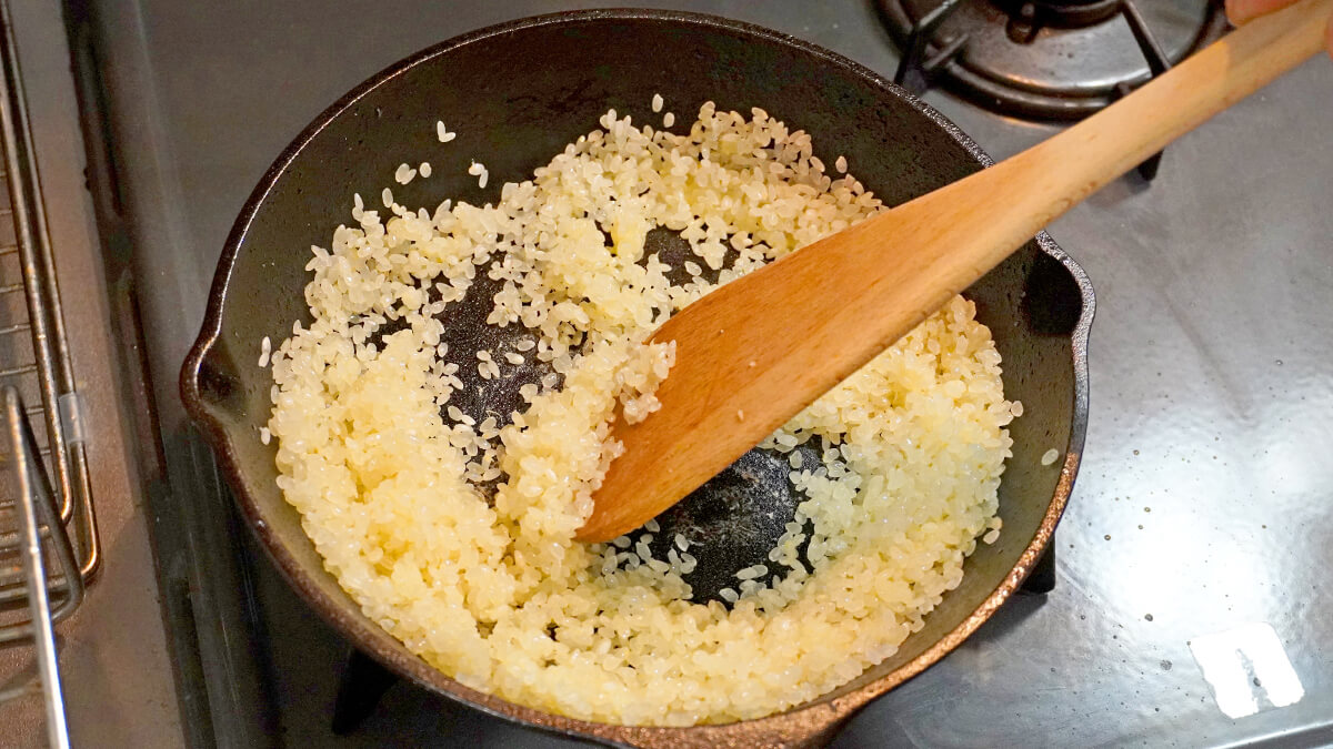無洗米を炒める