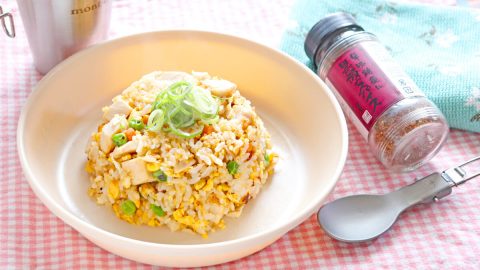 「黒瀬のスパイス」ってどんな味？話題のスパイス×サラダチキンで作る炒飯レシピ