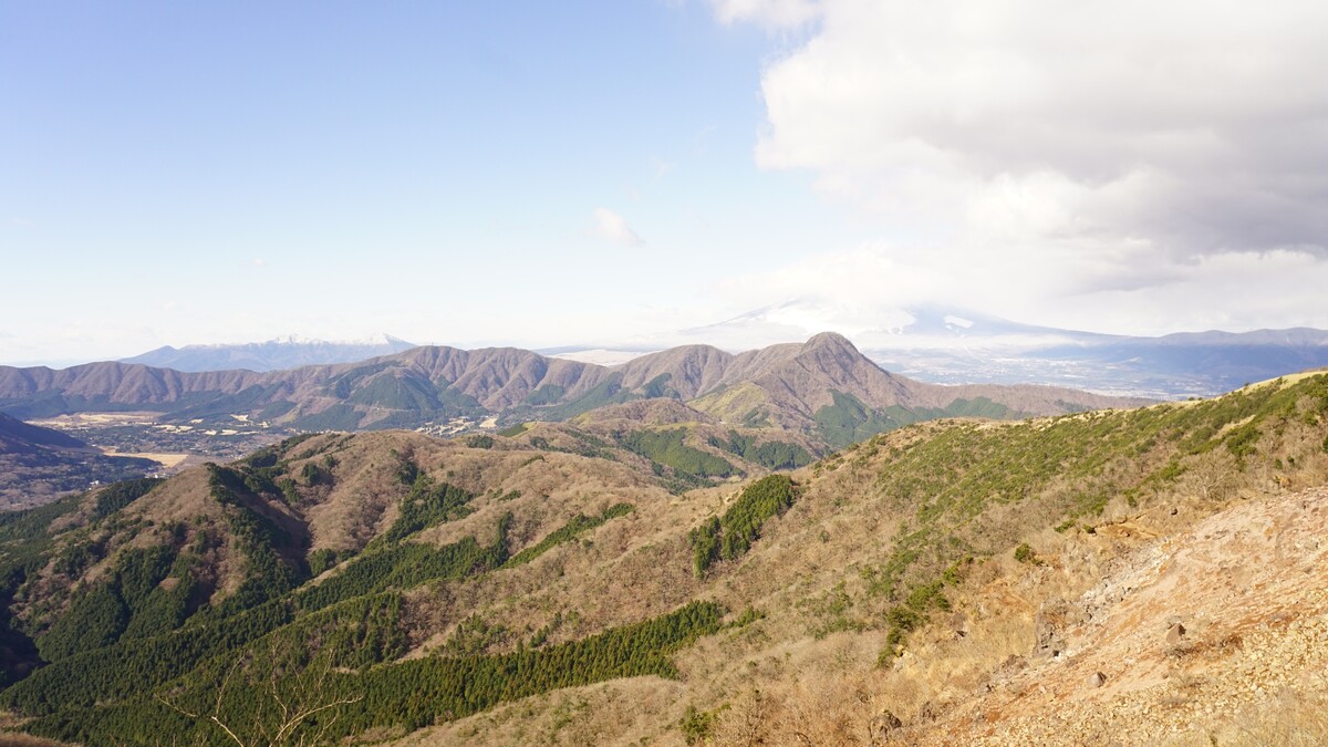 明神ヶ岳からの景色。