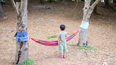 ダイソーのハンモックはぶっちゃけどう!? 取り付け方と使い心地を徹底解説