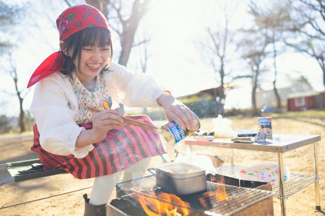 ソロ焚き火料理を作るならどっち？ホットサンドメーカーVSメスティン実演対決