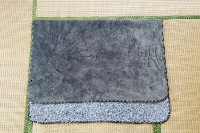 カインズ「あったかブランケット」の魅力爆発！焚き火OKの難燃加工がキャンプに最適だった