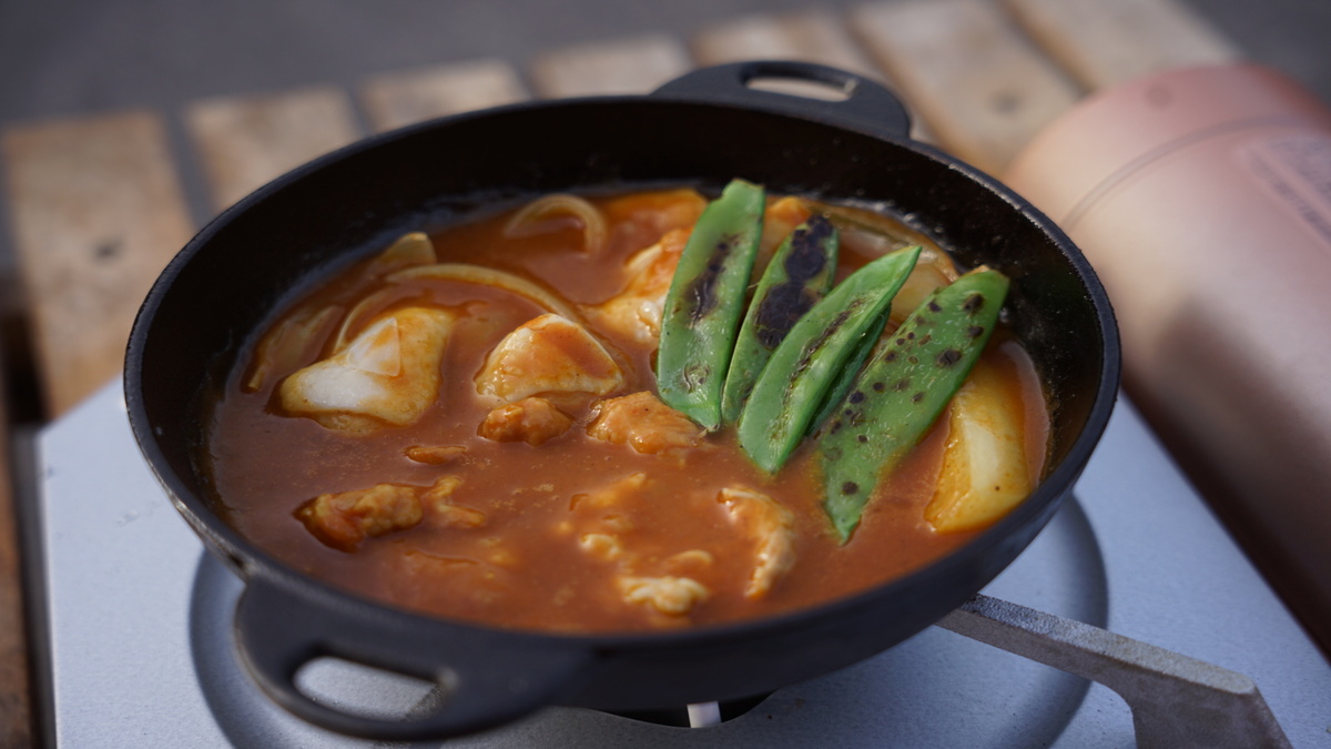 玉ねぎとチキンカレーのイメージカット