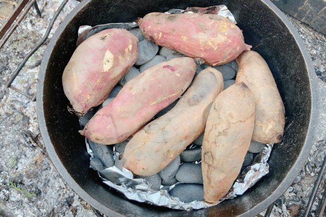 意外とチャレンジしたことない人も多い!? 実は簡単なホクホクの「石焼き芋」の作り方