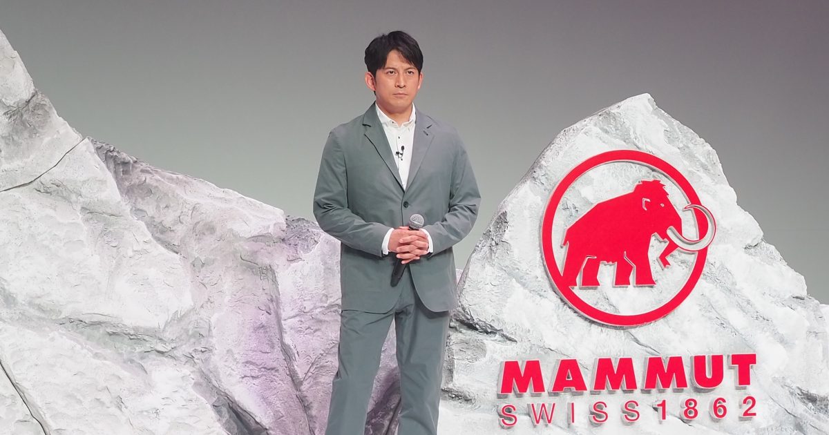 岡田准一さんがスーツ姿でクライミング披露！マムートの新作スーツは裸