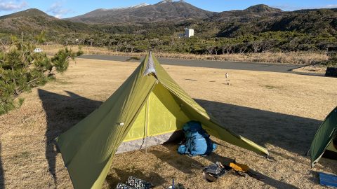 バックパックひとつで伊豆大島へ。島キャンプに持っていってよかった装備