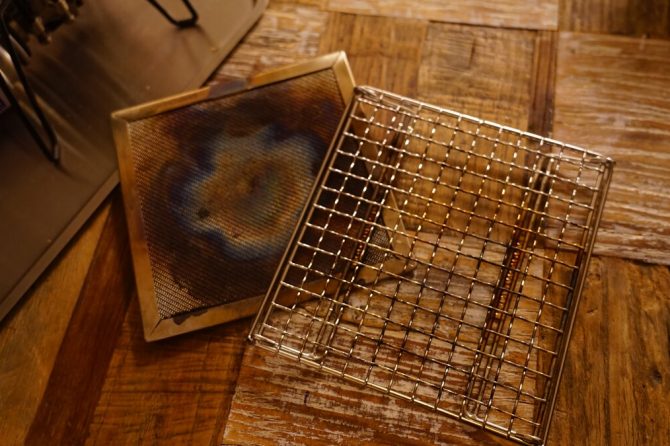 キャンピングムーンの「ミニロースター 」が超画期的！バーナーで網焼きが可能