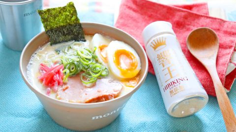 100均の万能スパイス「響王」で作るとんこつ風ラーメンがうまい！調理時間は…5分!?