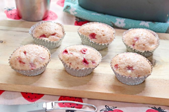 ホケミと冷凍いちごで作る蒸しパン