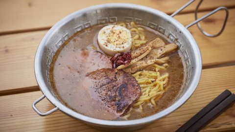 容量はなんと1,000ml！センス良すぎる雷紋入り「ラーメン専用特大シェラカップ」