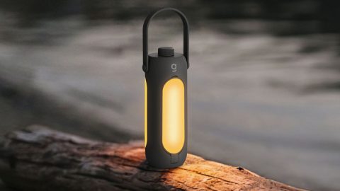 モバイルバッテリー、懐中電灯としても使える大容量バッテリーLEDランプ「Gamp Lamp」