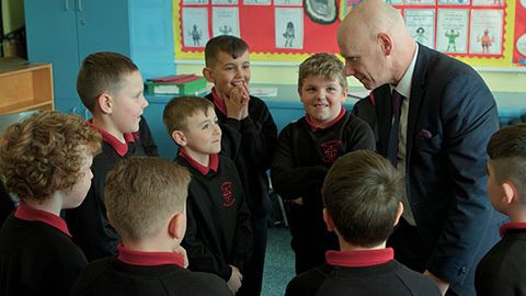 北アイルランドの分断された社会で、子どもたちは自ら考え、歩み出す。映画『ぼくたちの哲学教室』