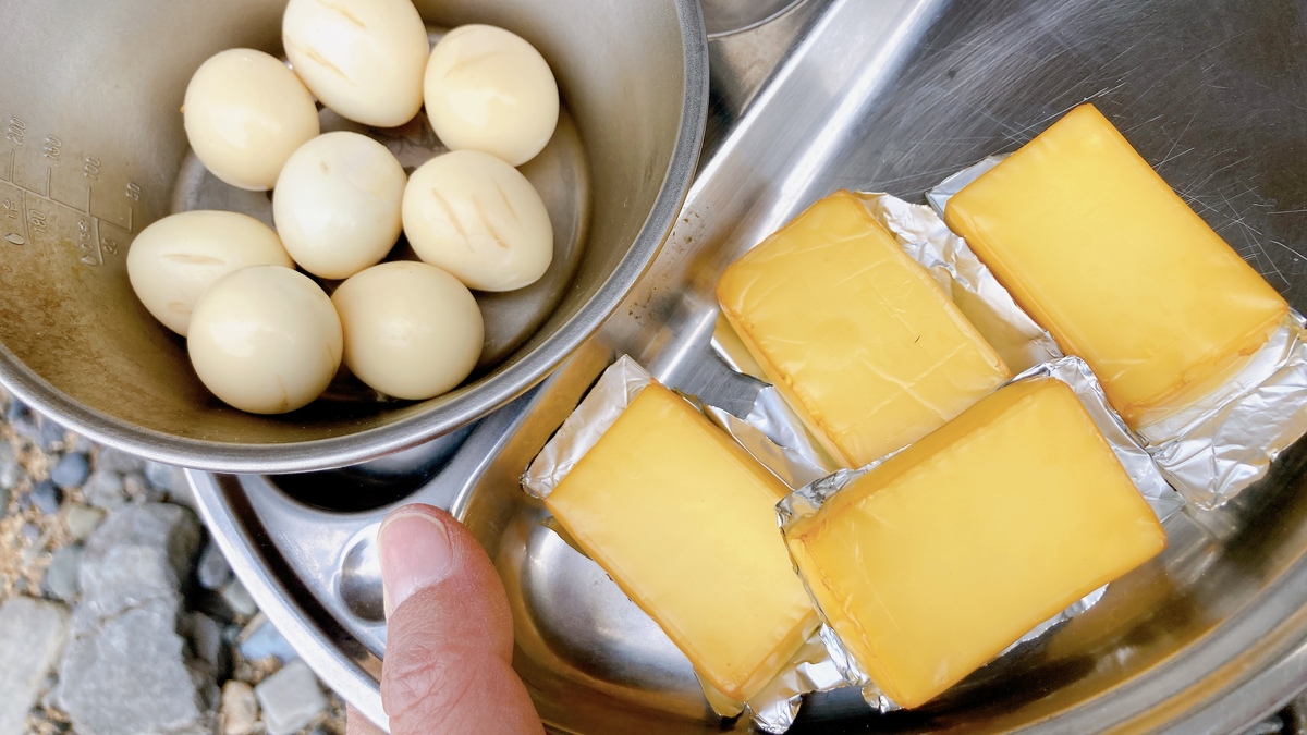 燻製卵とチーズ