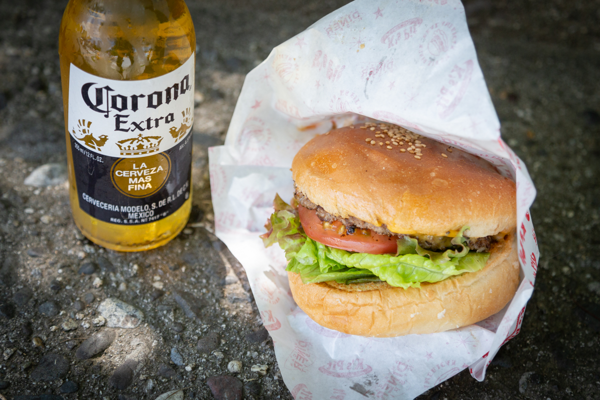 ハンバーガーとビール